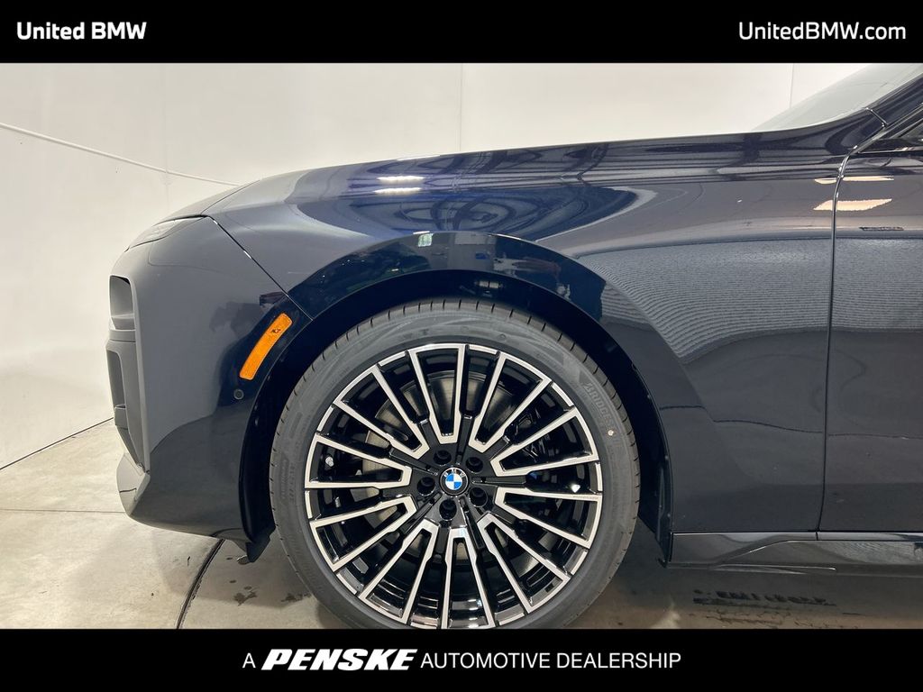 Thumbnail: 2025 BMW 7 Series - 10
