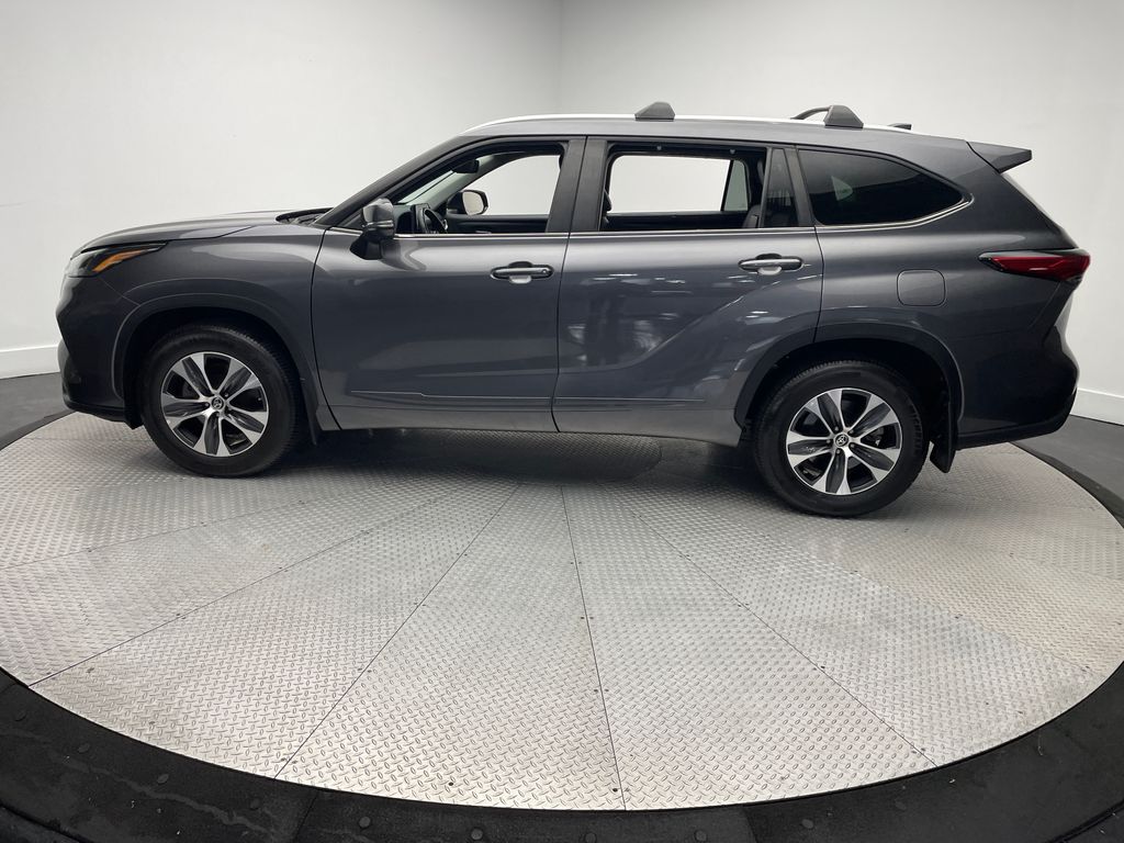 Thumbnail: 2023 Toyota Highlander - 8