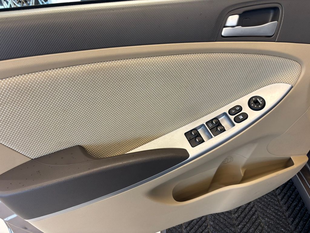 2013 Hyundai Accent GLS
