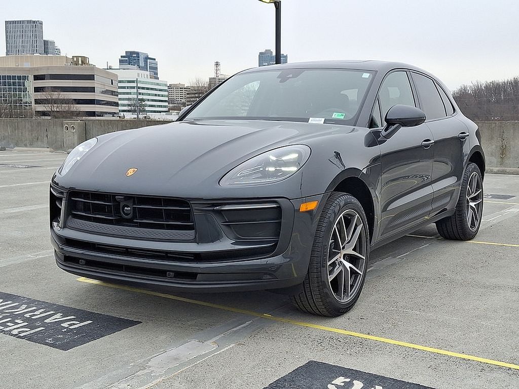 Thumbnail: 2025 Porsche Macan - 1