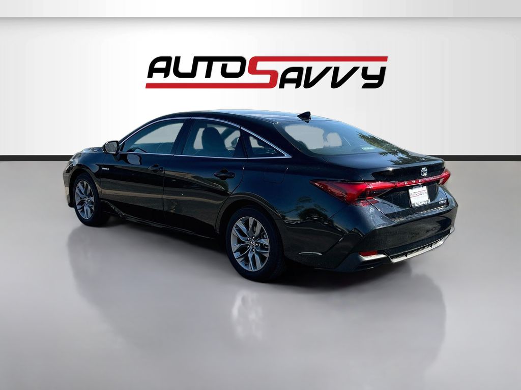 Used 2020 Black Toyota XLE Plus image 5
