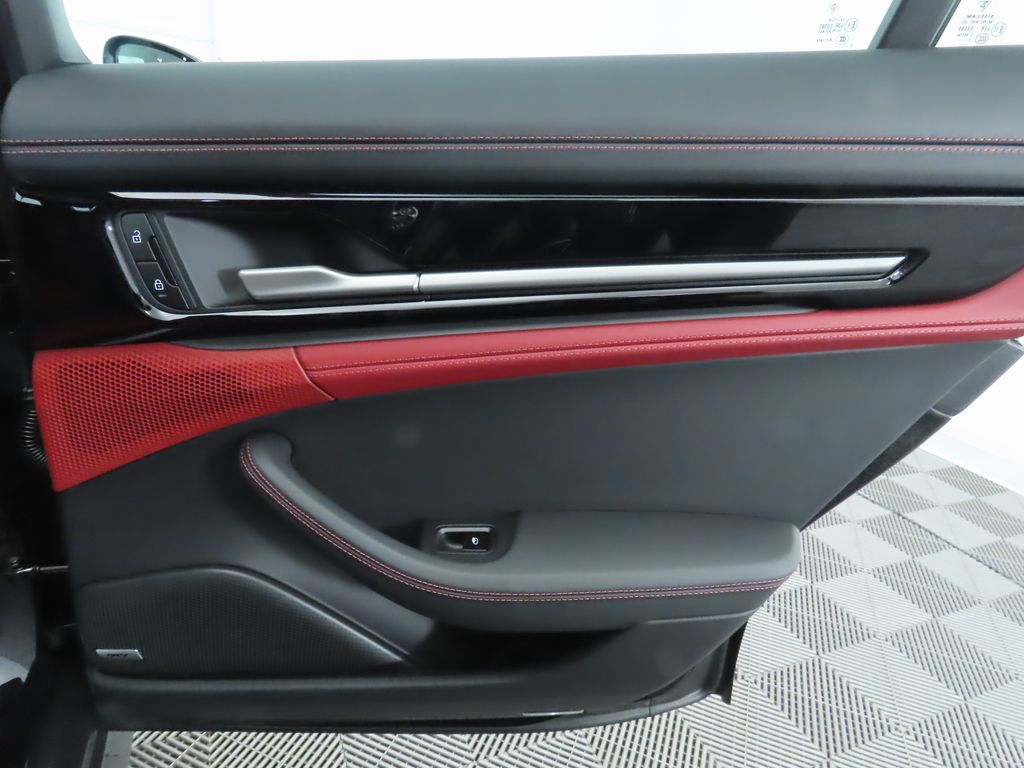 Thumbnail: 2024 Porsche Panamera - 30