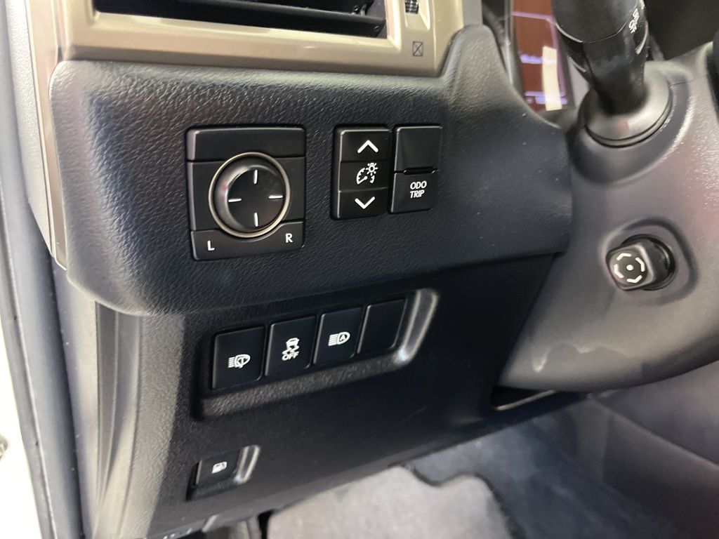 Thumbnail: 2020 Lexus GX - 28