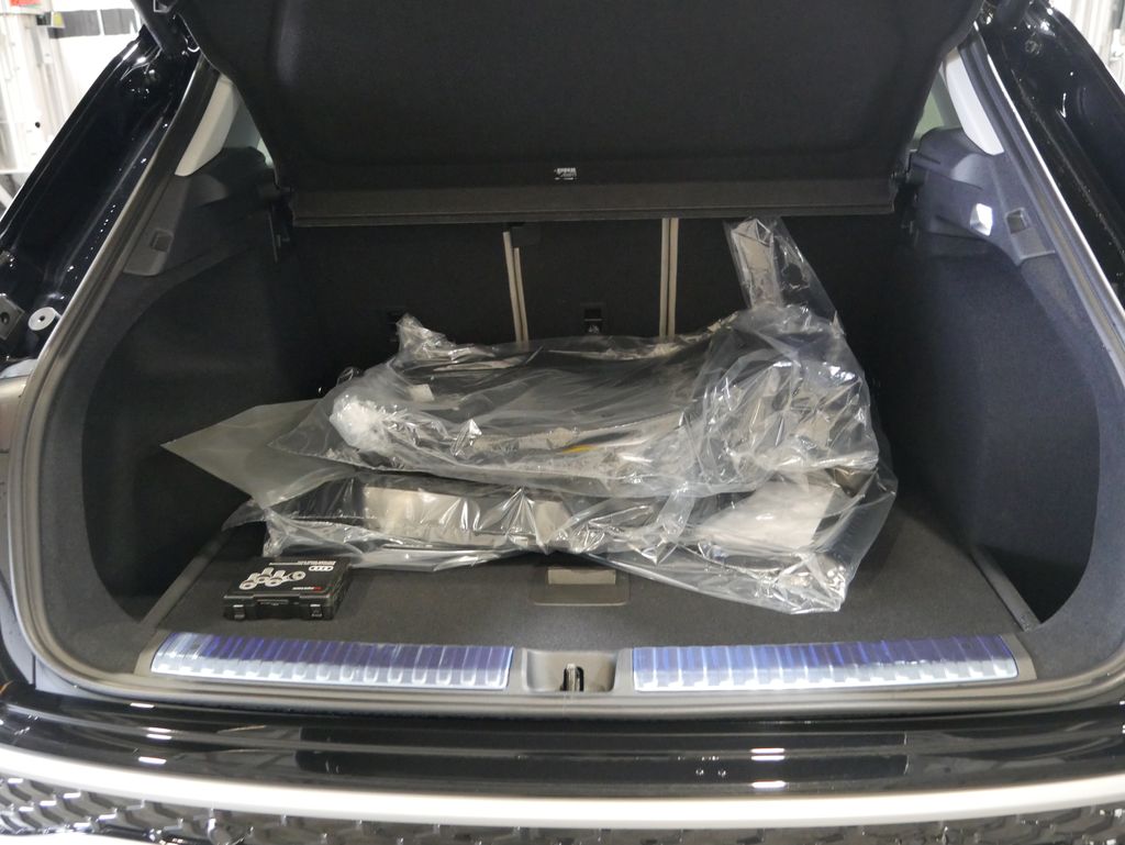 Thumbnail: 2026 Audi Q3 - 24