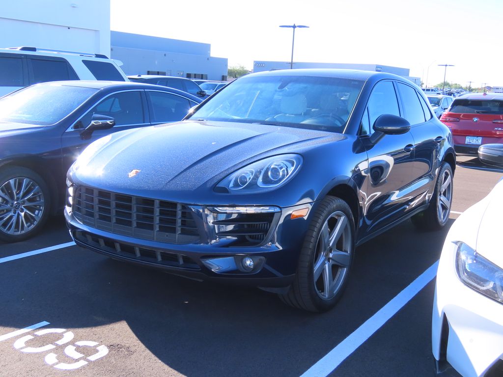 Thumbnail: 2016 Porsche Macan - 2