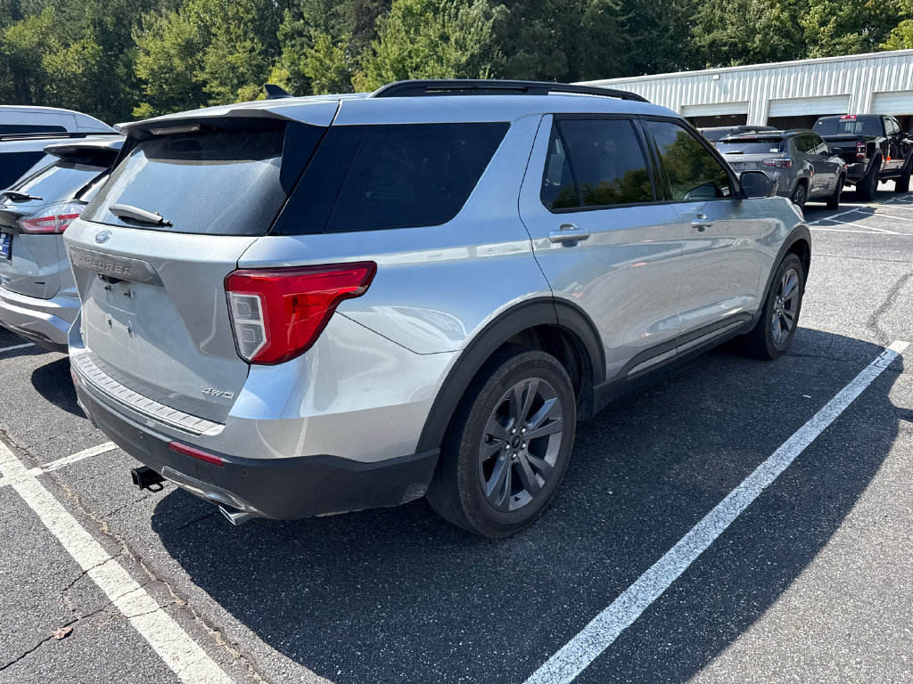 2024 Silver Metallic Ford Explorer XLT 4X4 SUV