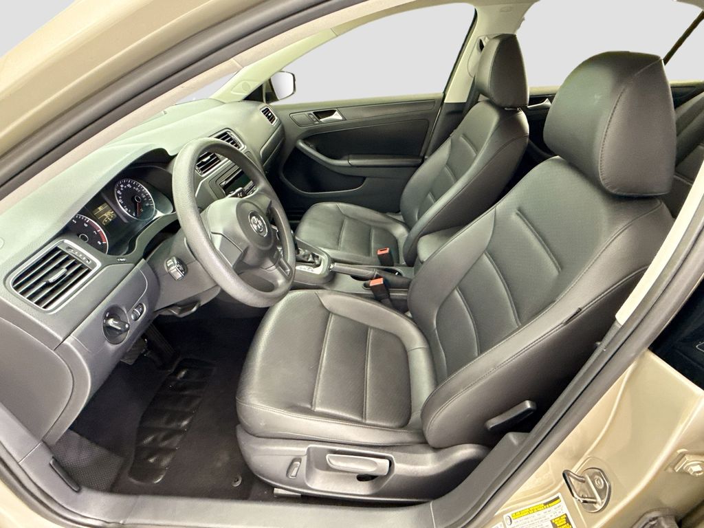 Thumbnail: 2014 Volkswagen Jetta - 14