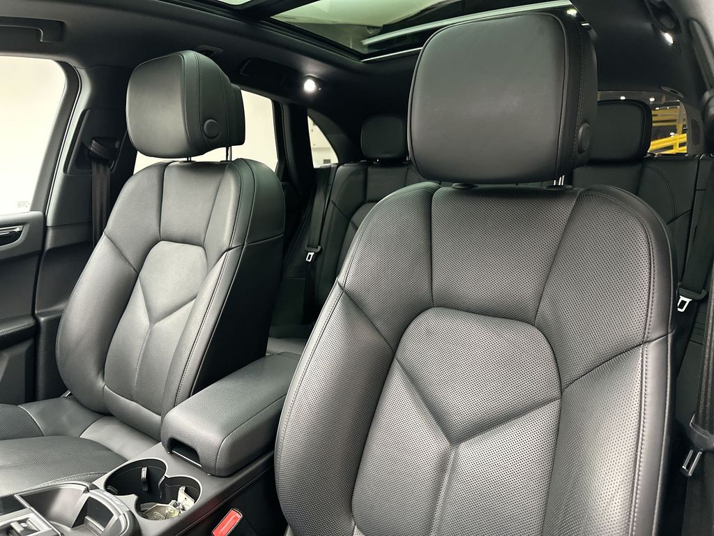 Thumbnail: 2023 Porsche Macan - 22