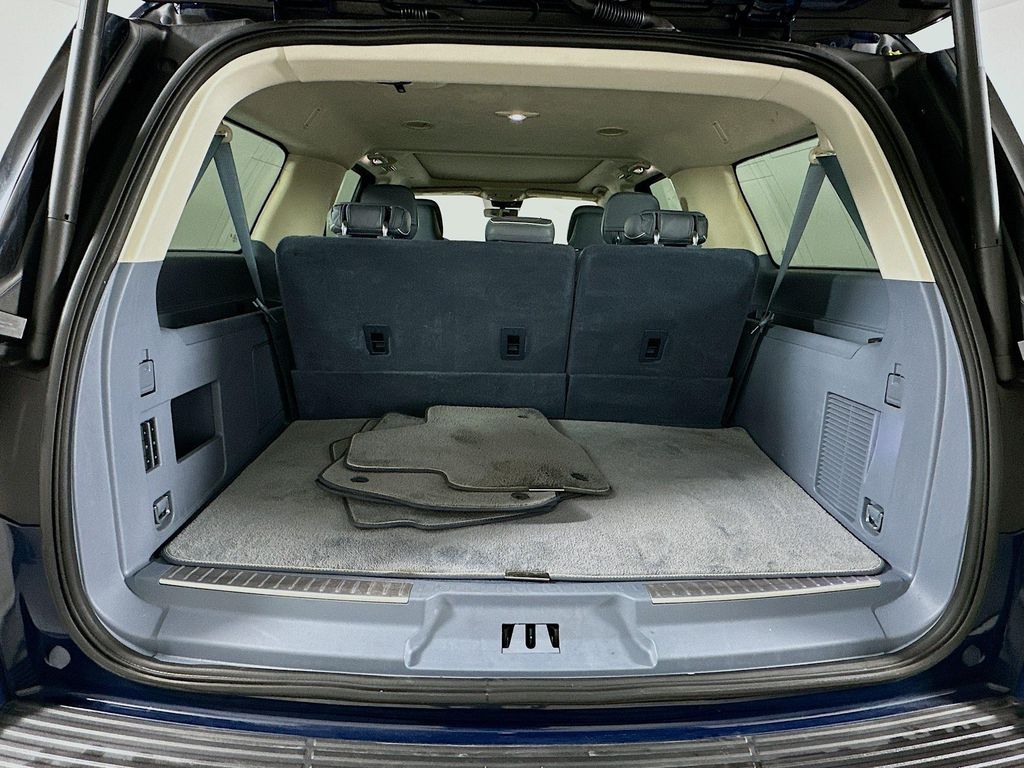 Thumbnail: 2020 Lincoln Navigator L - 27