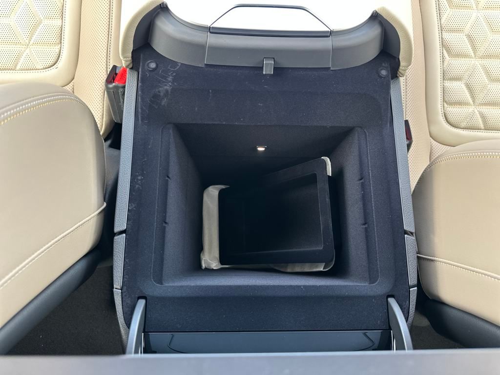 2025 Nissan Armada Platinum photo