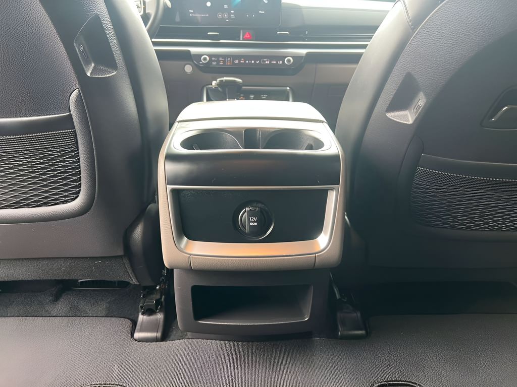 Used 2025 Kia Carnival Van