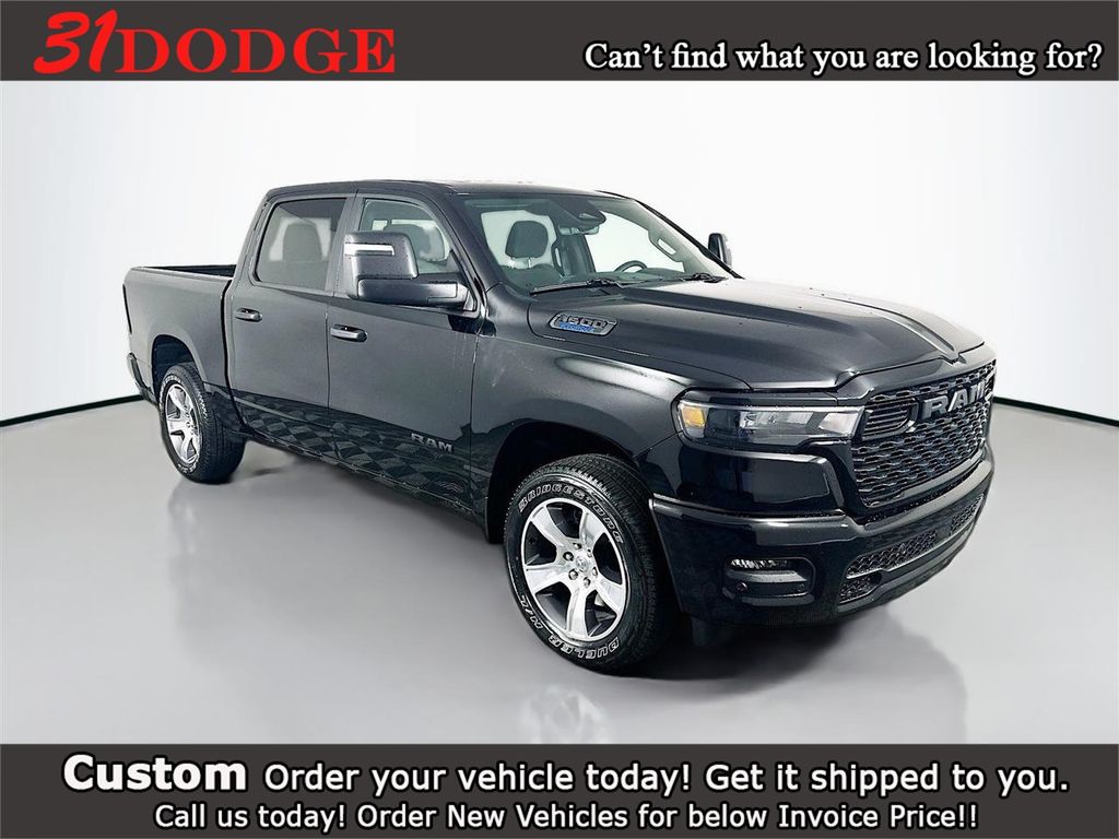 2025 RAM 1500 Express Crew Cab 4WD