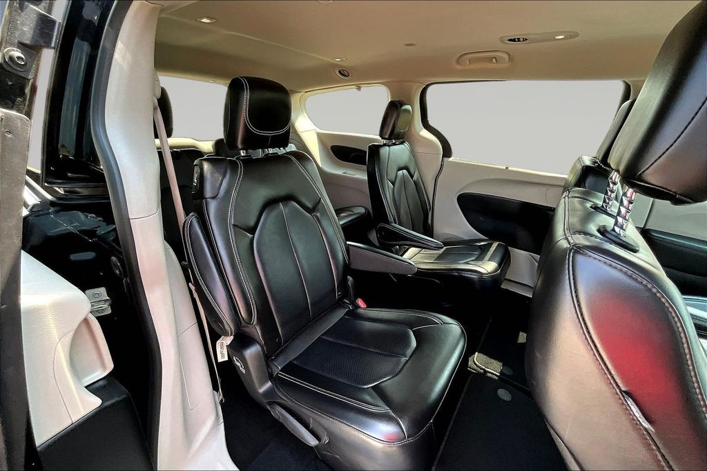 Used 2023 Chrysler Pacifica Van