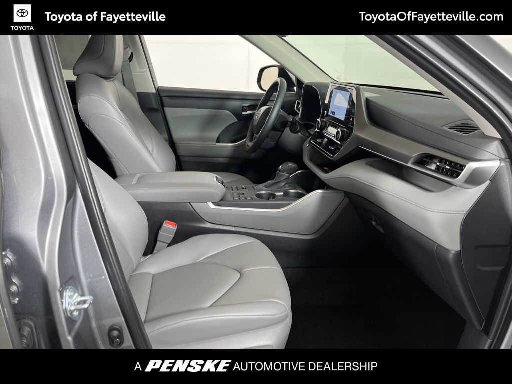 Thumbnail: 2026 Toyota Highlander - 6