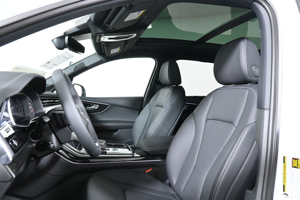 Thumbnail: 2025 Audi Q7 - 13