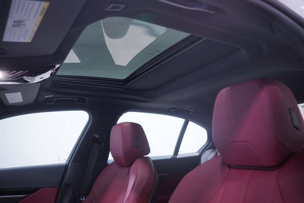 Thumbnail: 2025 BMW 5 Series - 8