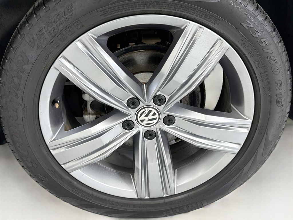 Thumbnail: 2021 Volkswagen Tiguan - 30