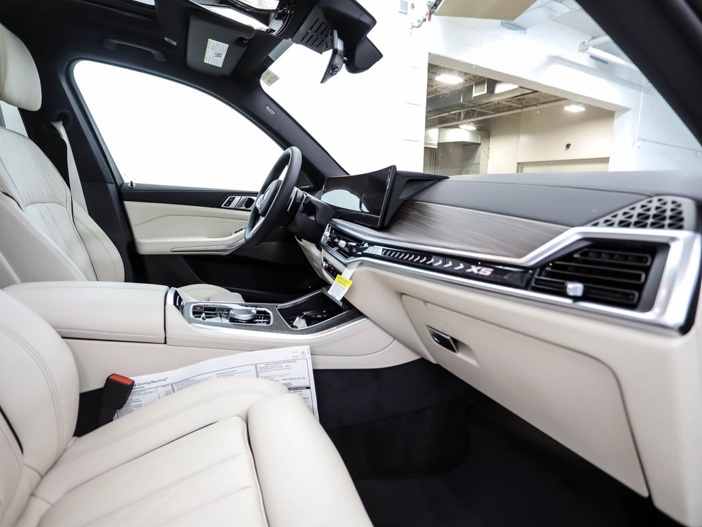 2026 BMW X5 xDrive50e 28