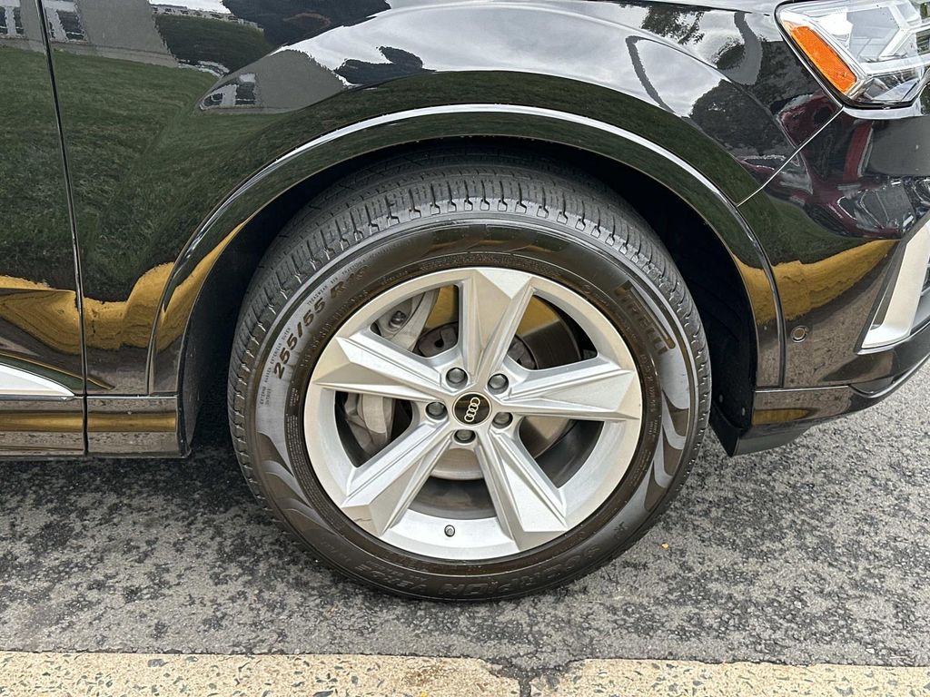 Thumbnail: 2022 Audi Q7 - 17