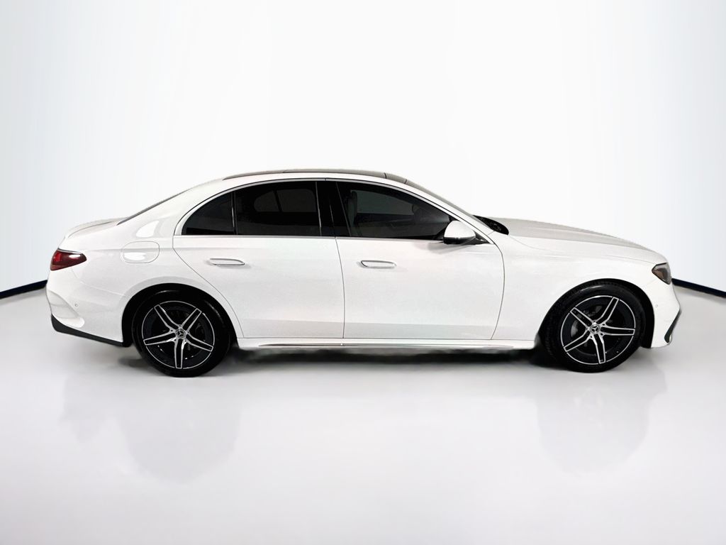 Thumbnail: 2025 Mercedes-Benz E-Class - 4