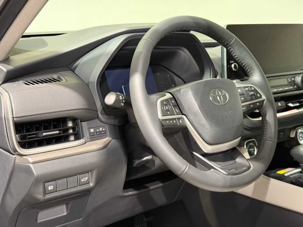 Thumbnail: 2026 Toyota Grand Highlander - 17