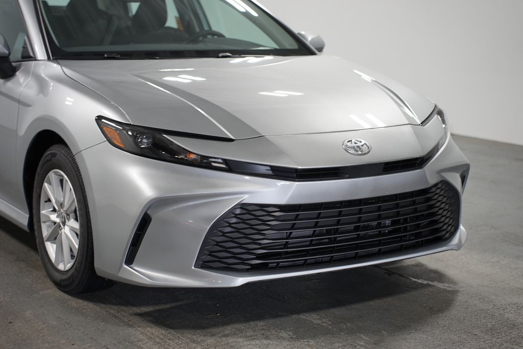 2025 Toyota Camry LE 4
