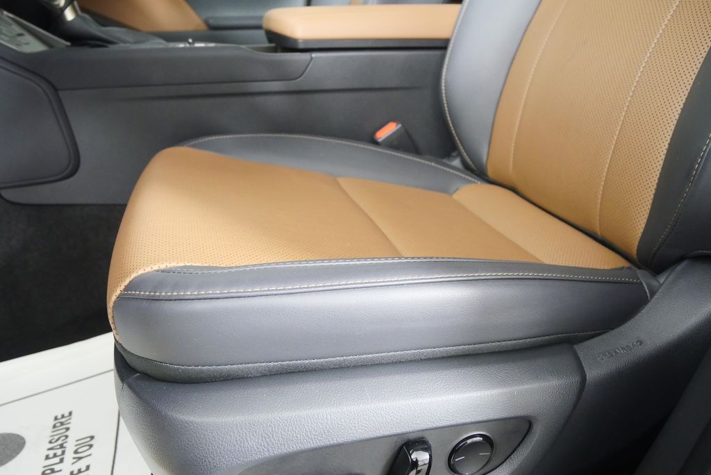 Thumbnail: 2025 Lexus GX - 10