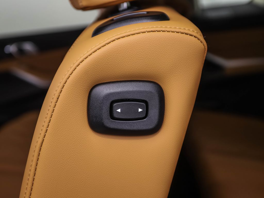 Thumbnail: 2026 BMW X7 - 23