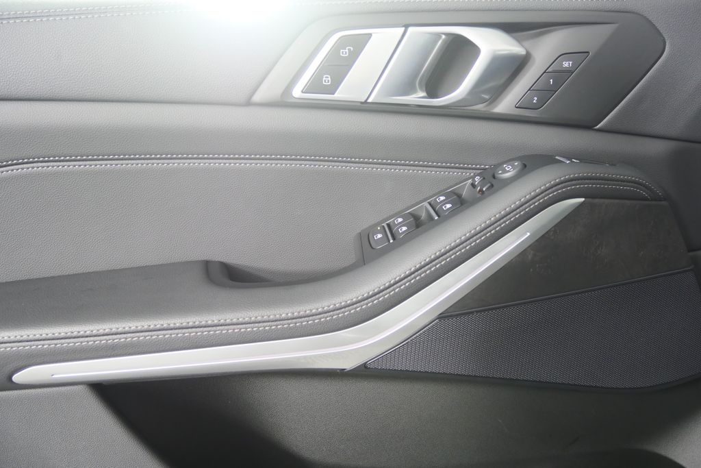 Thumbnail: 2022 BMW X5 - 8