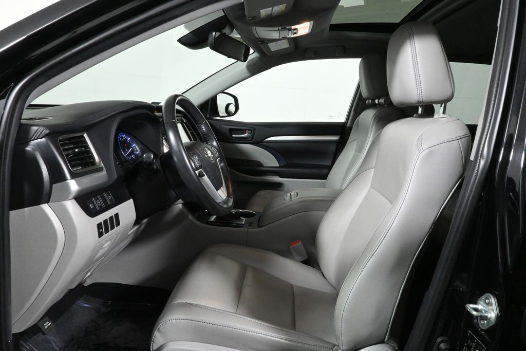 Thumbnail: 2019 Toyota Highlander - 3