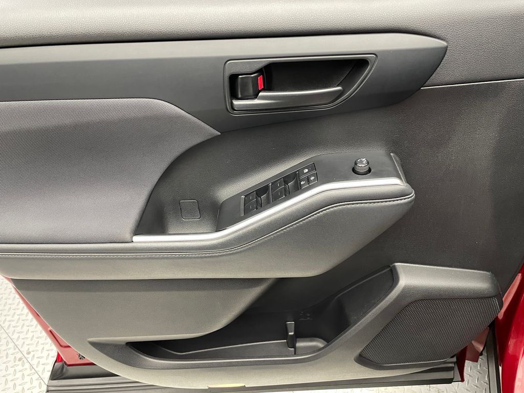 Thumbnail: 2022 Toyota Highlander - 9