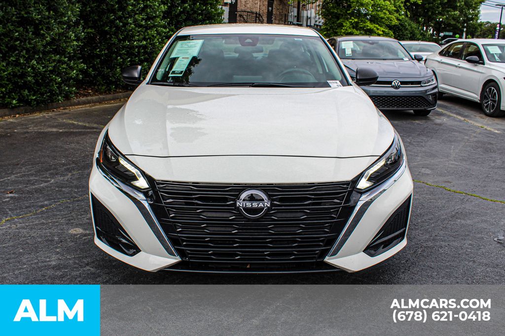 Used 2025 White Nissan 2.5 SV image 9
