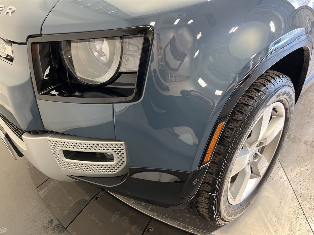 Thumbnail: 2025 Land Rover Defender - 9