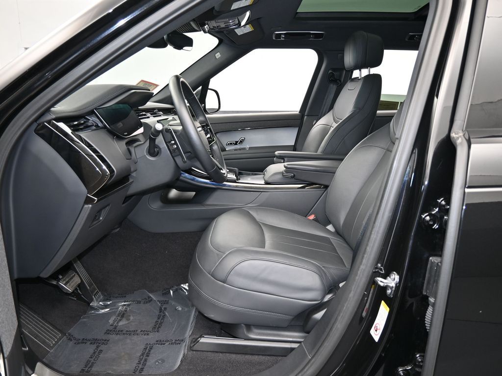 Used 2024 Black Land Rover Dynamic SE image 14