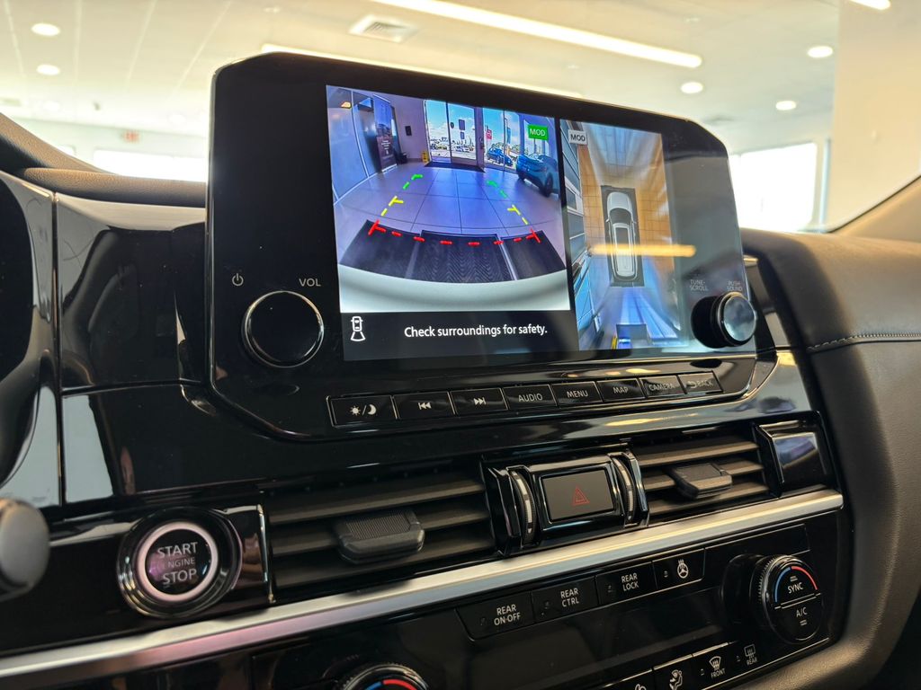 2024 Nissan Pathfinder SL