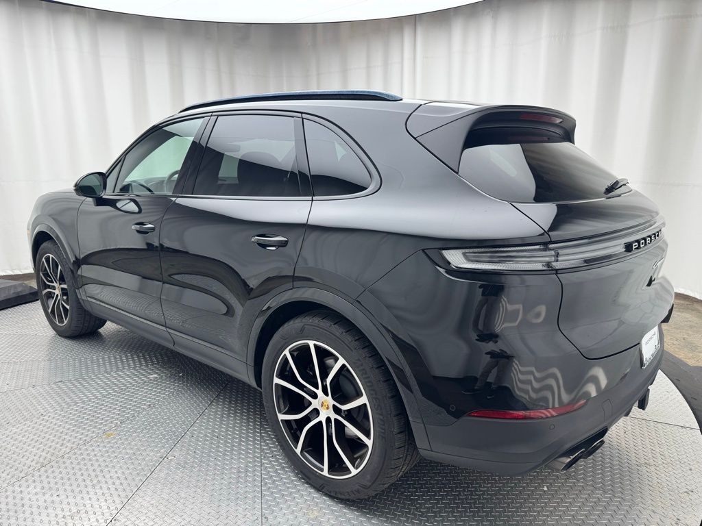 Thumbnail: 2024 Porsche Cayenne - 3