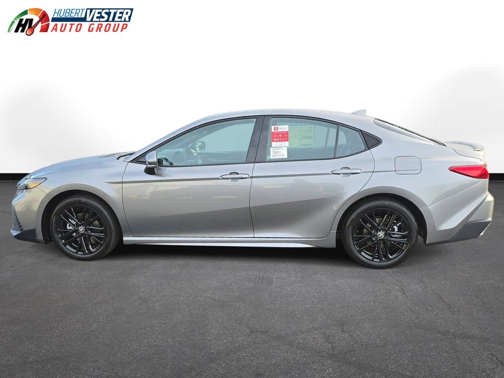 2026 Toyota Camry SE's photo