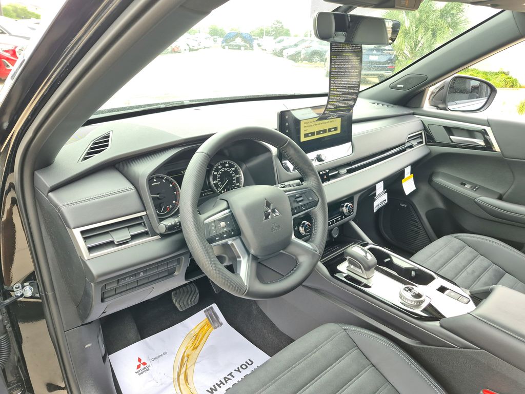 2026 Mitsubishi Outlander LE - 8
