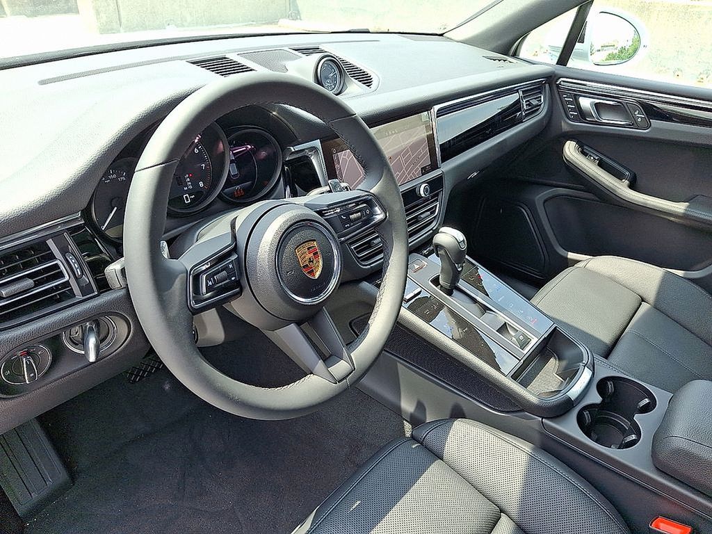 Thumbnail: 2025 Porsche Macan - 4