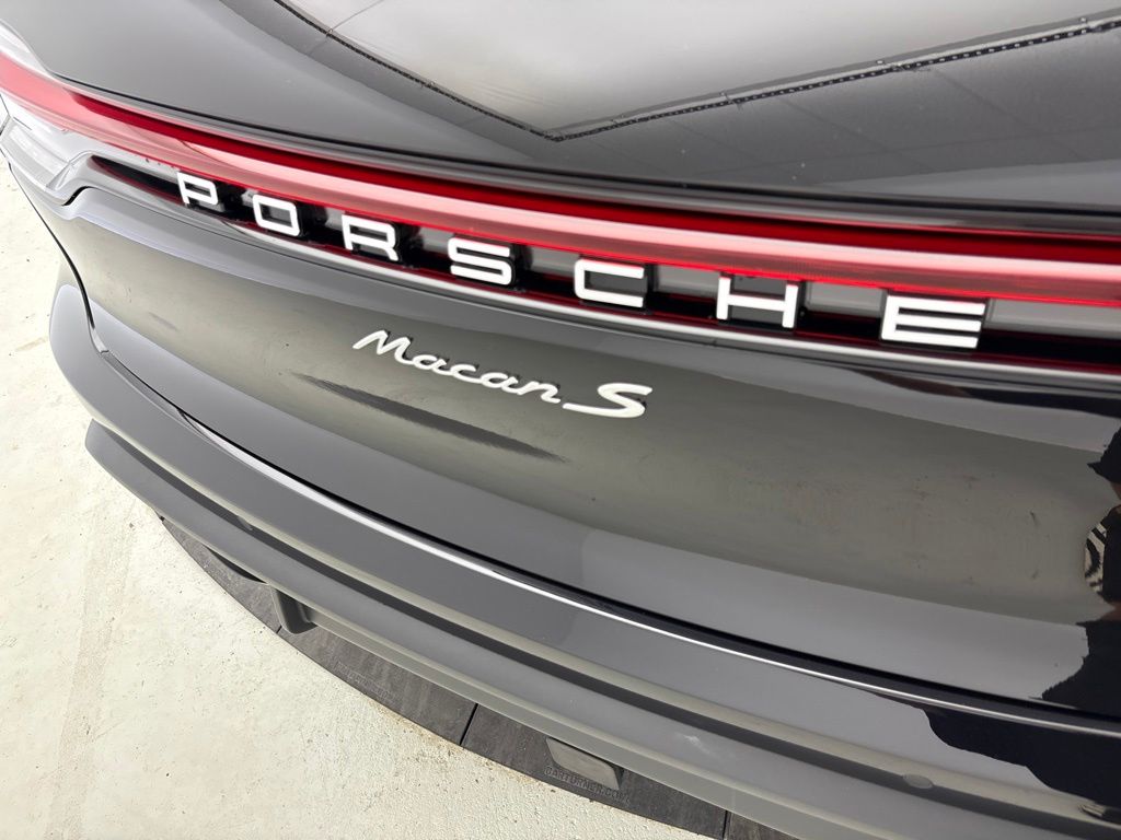 Thumbnail: 2026 Porsche Macan - 11