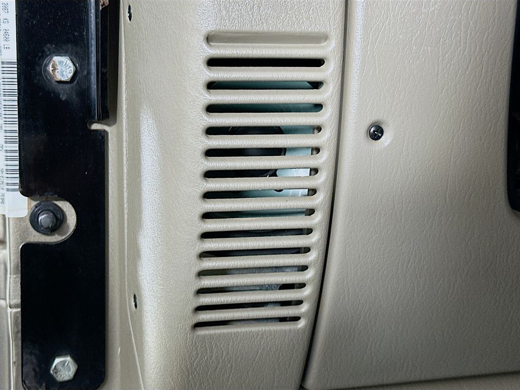 Thumbnail: 2004 Jeep Wrangler - 18