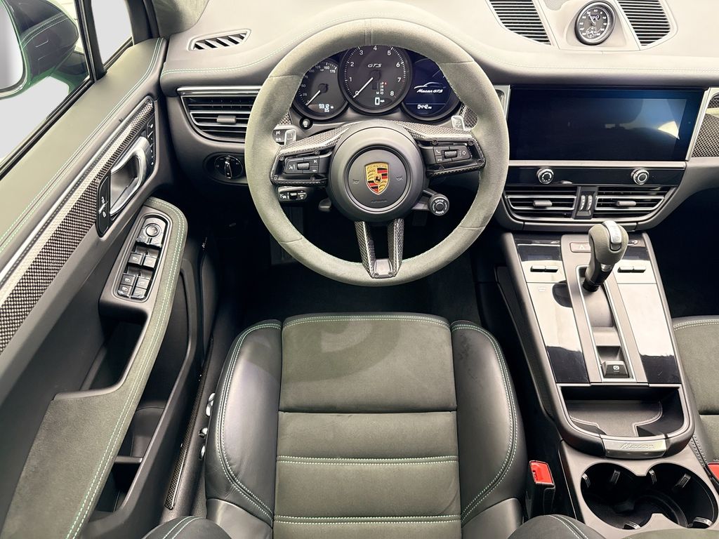 Thumbnail: 2024 Porsche Macan - 10
