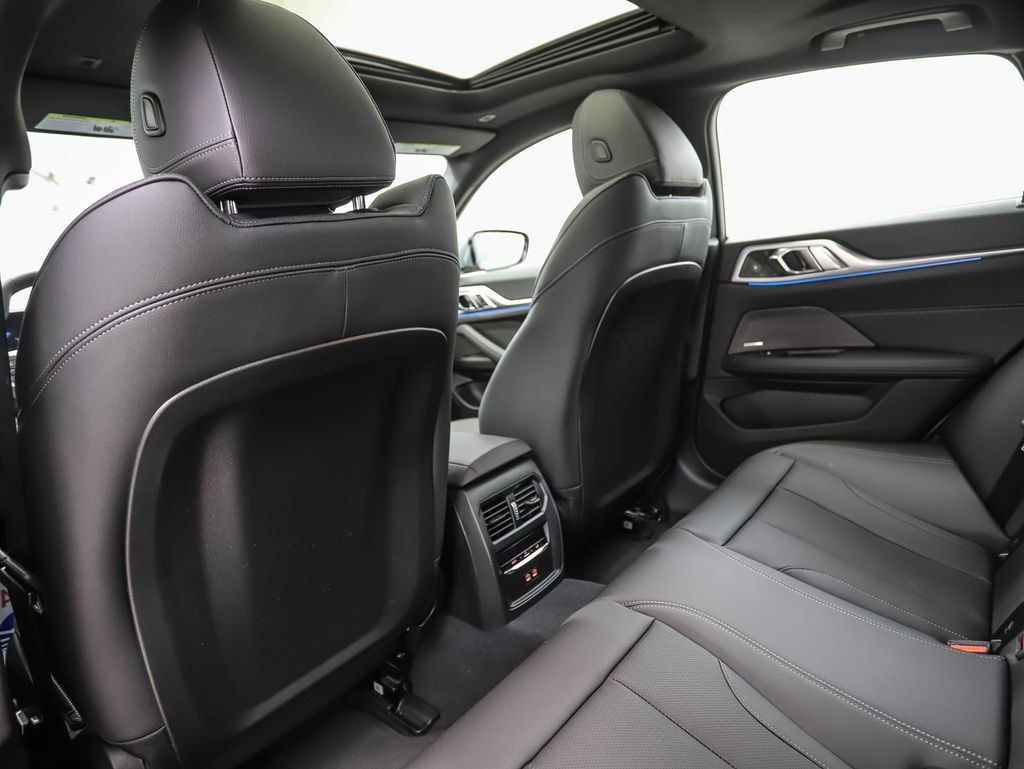 Thumbnail: 2025 BMW i4 - 20
