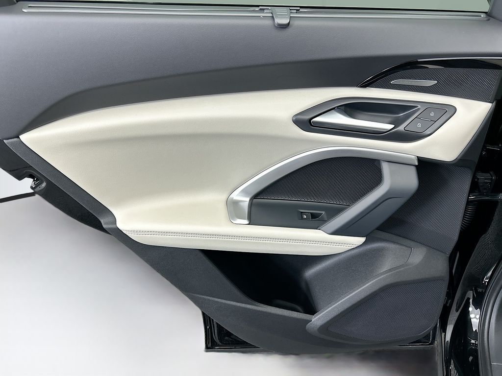 Thumbnail: 2025 Audi Q5 - 26