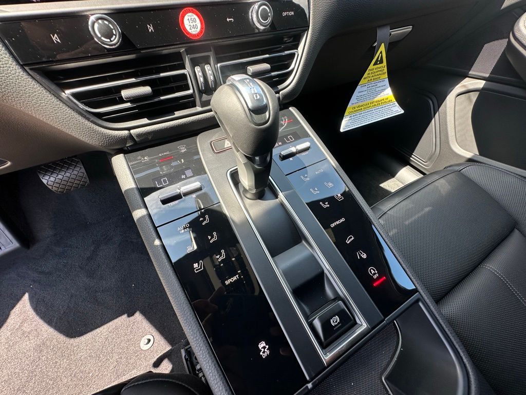2024 Porsche Macan  20