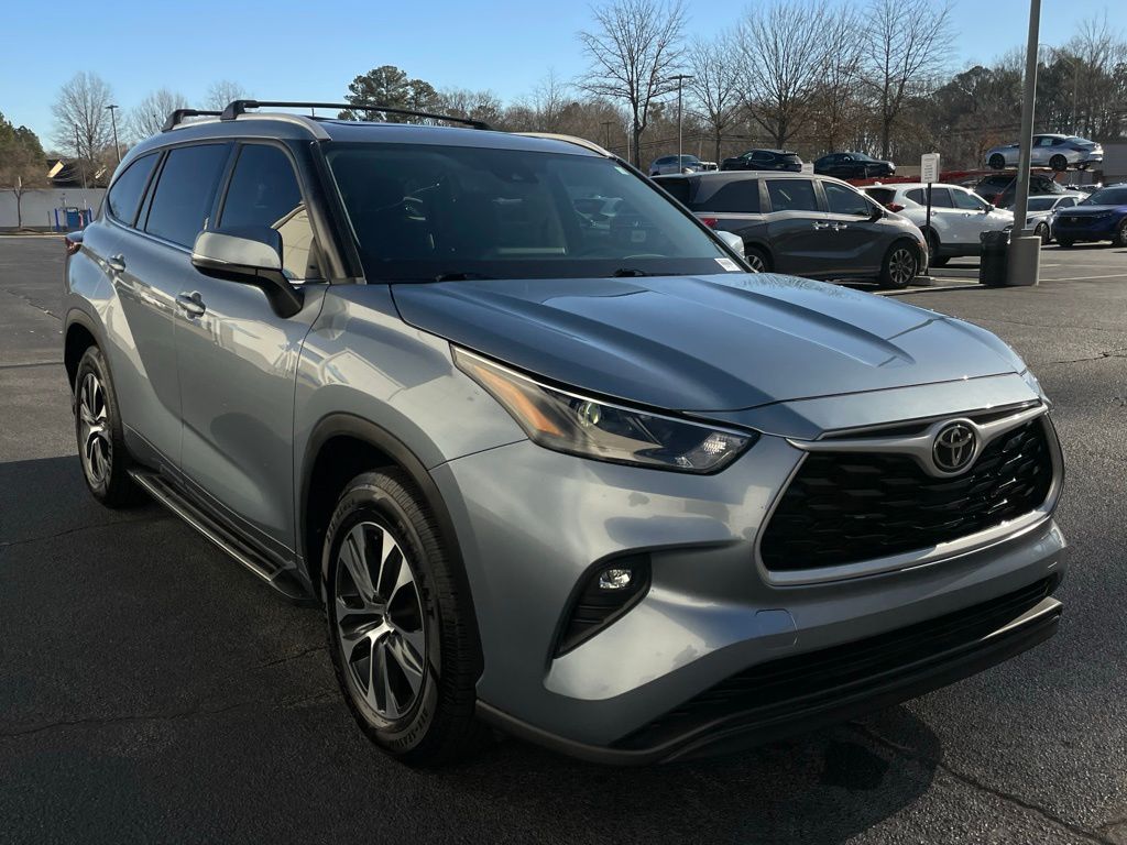 Thumbnail: 2022 Toyota Highlander - 8