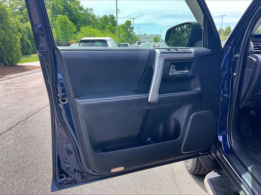 2019 Toyota 4Runner — photo 9