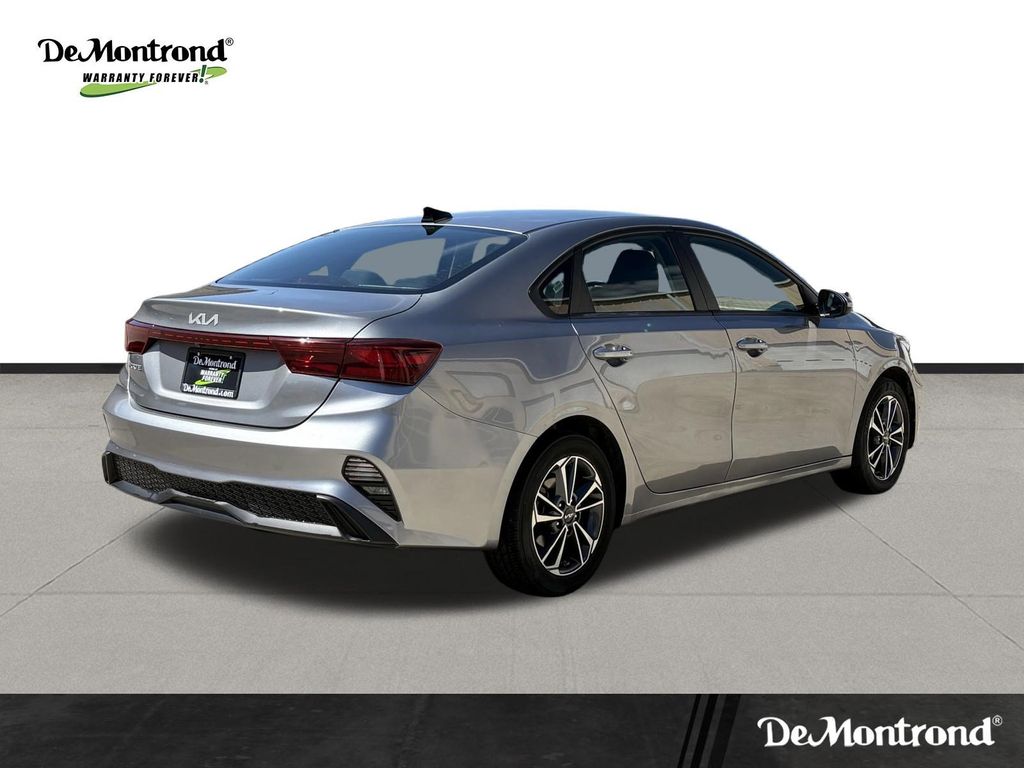 Used 2024 Steel Gray Kia LXS image 5