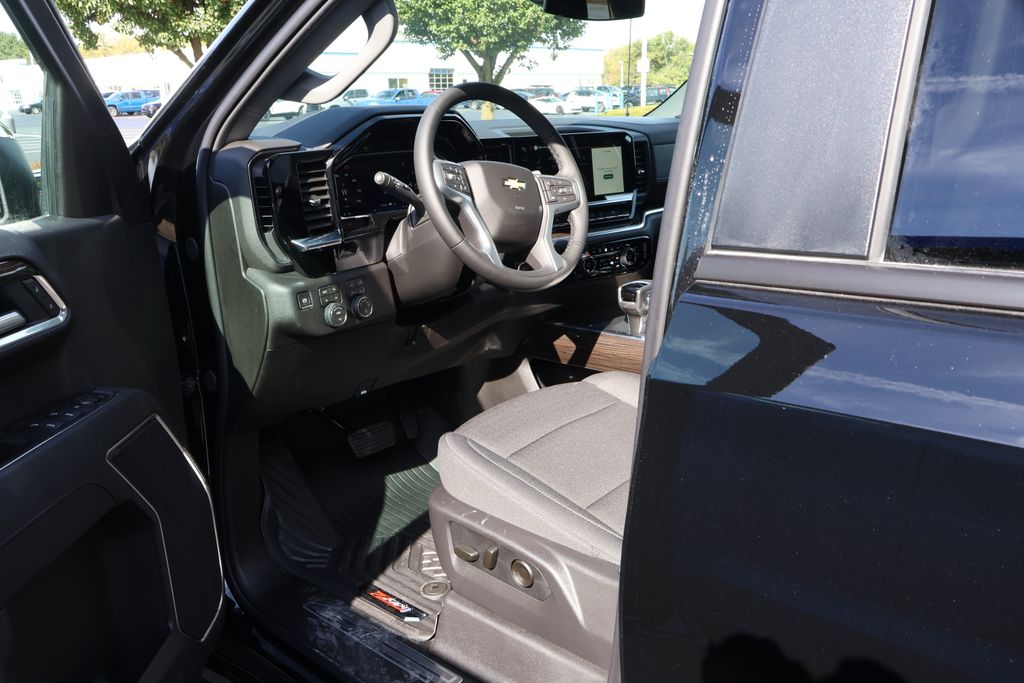 Thumbnail: 2026 Chevrolet Silverado 1500 - 13