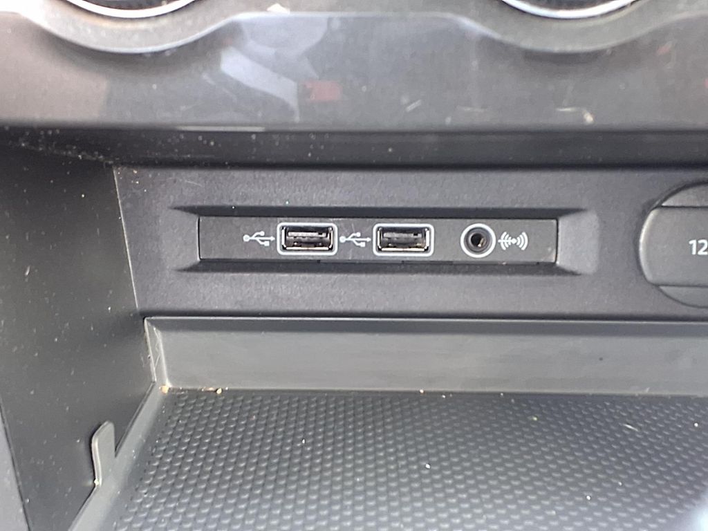 Used 2019 Platinum Gray Metallic Volkswagen 2.0T SE image 22